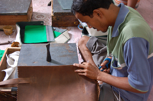Výroba tašek z kolekce Myomy v indické Calcuttě Foto: Leeda, oficiální zdroj
