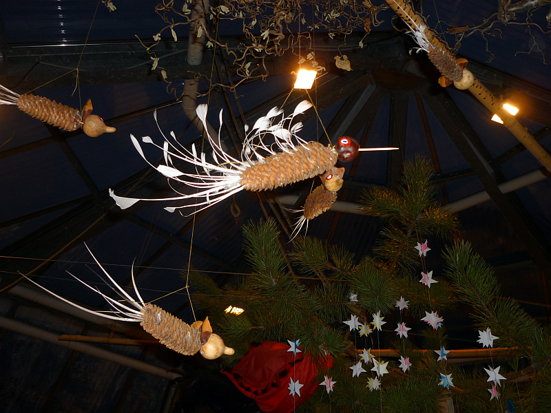 Vánoční výstava v Botanické zahradě: Ptáčci ze šišek s ocásky z brků Foto: e-Newspeak