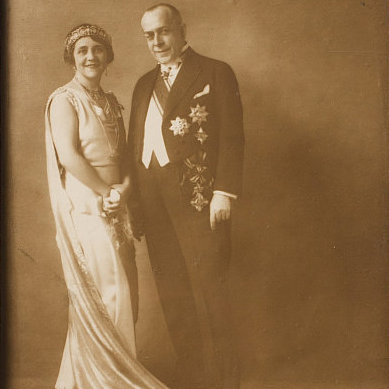 Diadém na dobovém fotu manželů Mastných Foto: archiv Dorotheum, oficiální zdroj