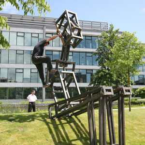 Sculpture Line_ instalace_Jakub Flejšar_Odpočívající figura_The Park Business Centrum na Chodově